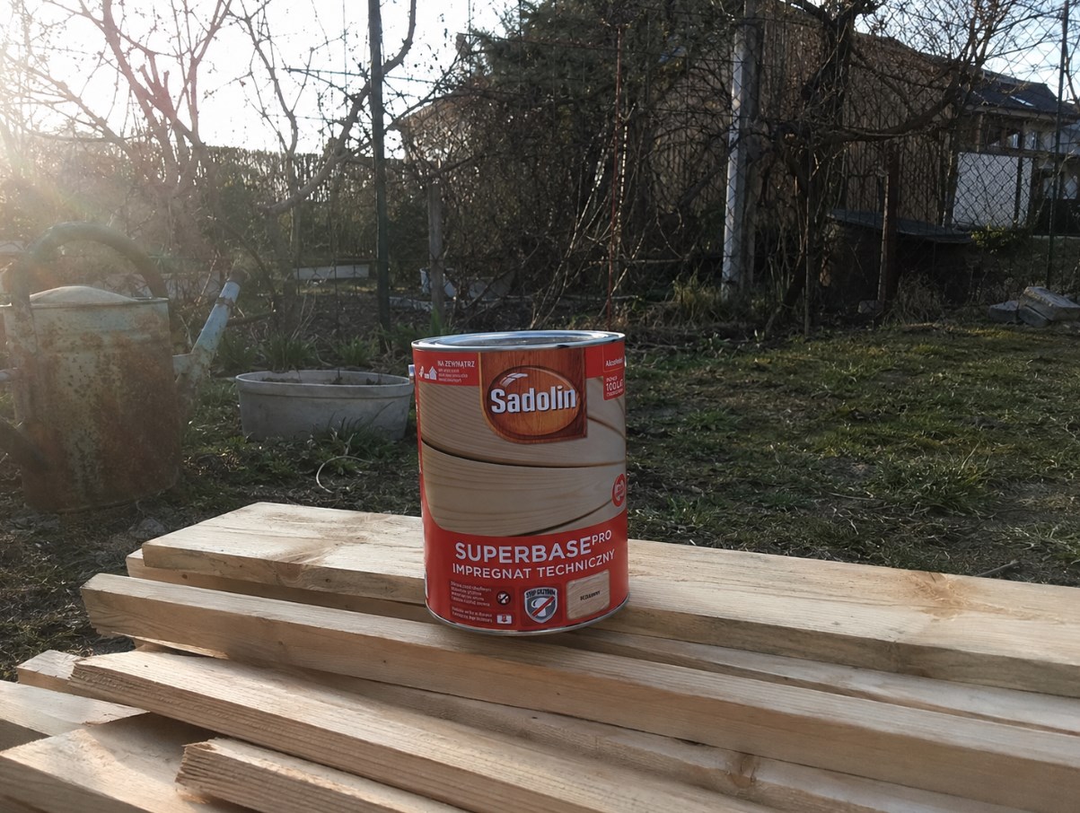 Sadolin SuperBase Pro 0,75 l – zabezpiecz drewno, zanim nadasz mu kolor